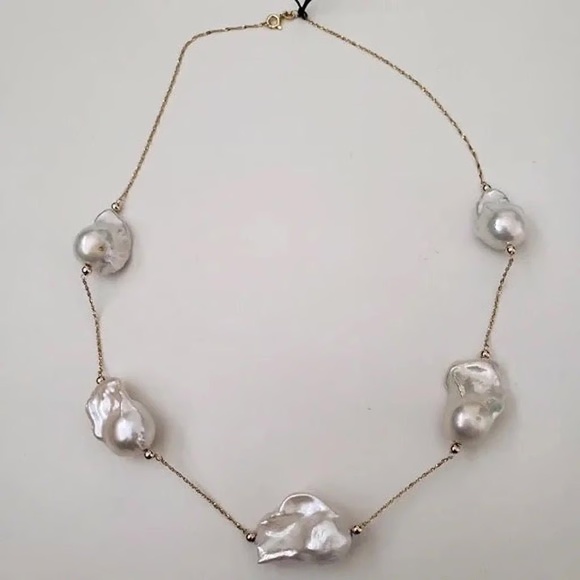 14K Yellow Gold Baroque Pearl Stationary Necklace 18" - Picture 4 of 6
